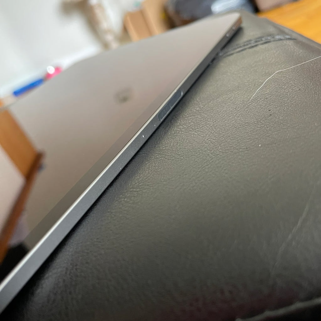 iPad Pro 11�?64gb wifi/cellular w/case 2C29