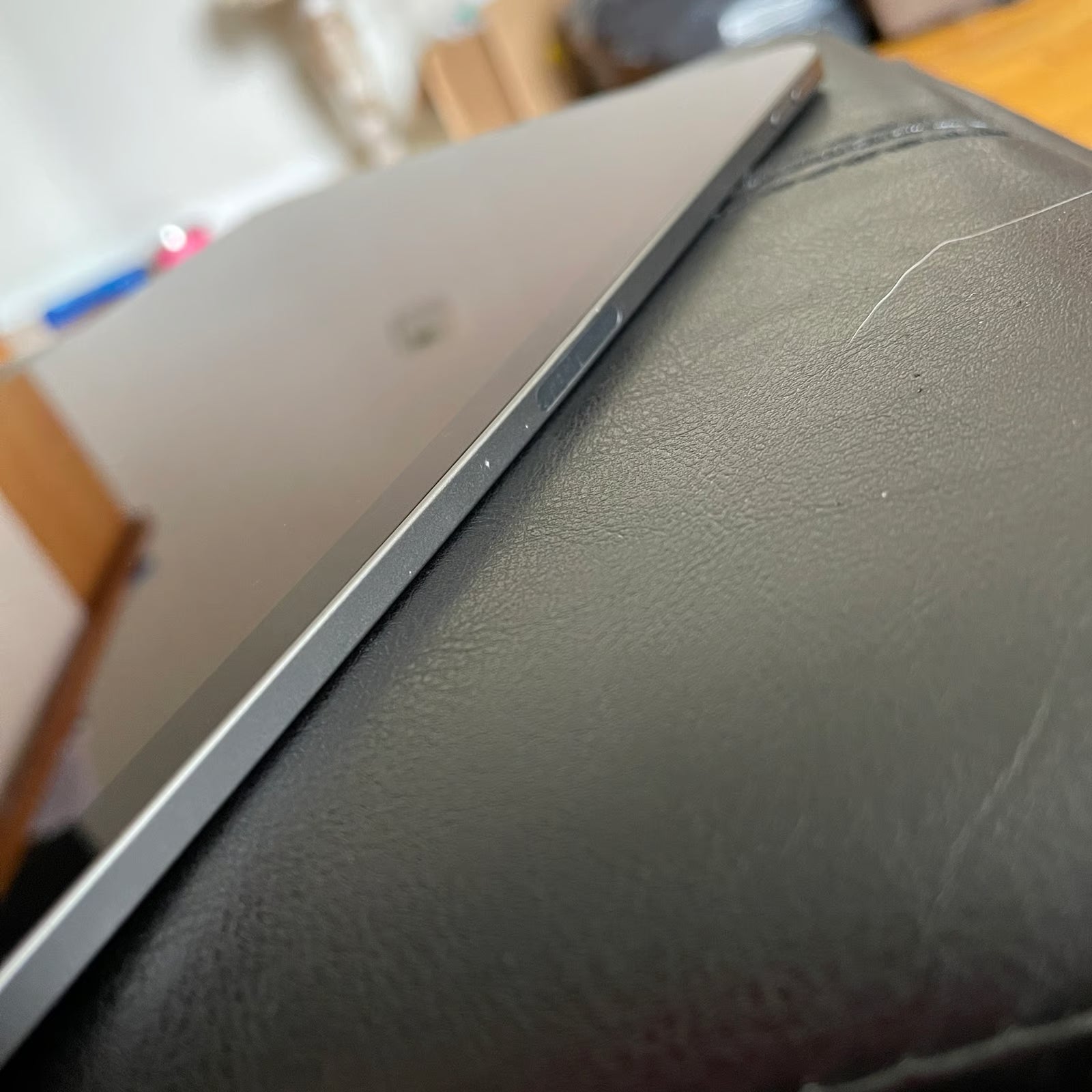 iPad Pro 11�?64gb wifi/cellular w/case 2C29