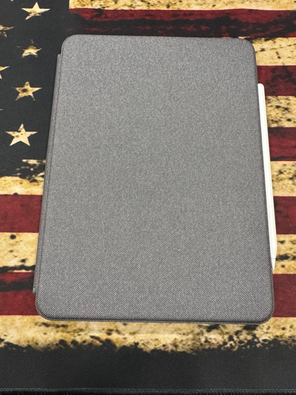 Apple IPad Pro 11 (AT&T) with Logi keyboard and Apple Pencil 7V27