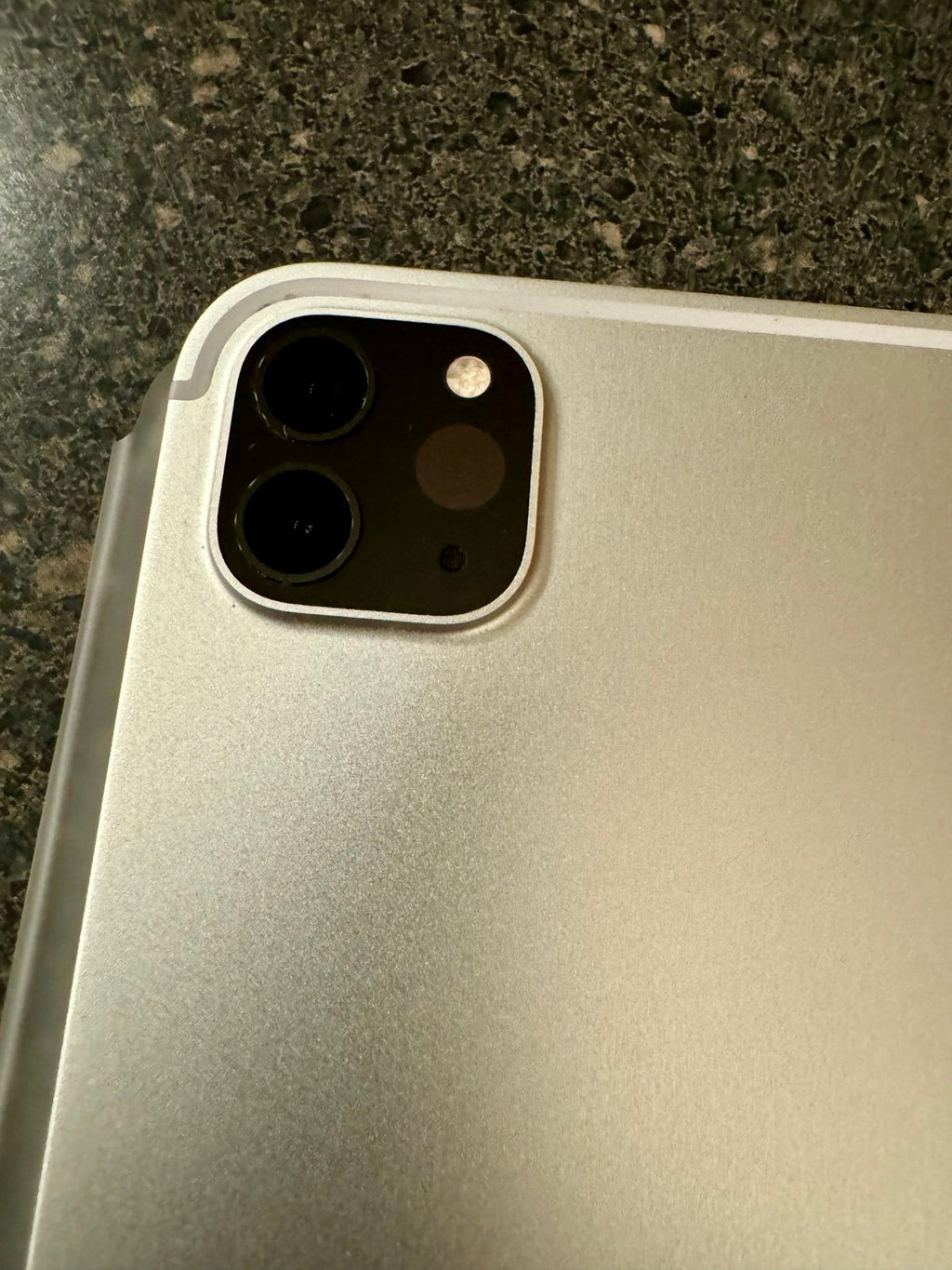 iPad Pro 12.9 (5th Generation ) 2TB M1 processor Silver WiFi and cellular AT&T 9T52