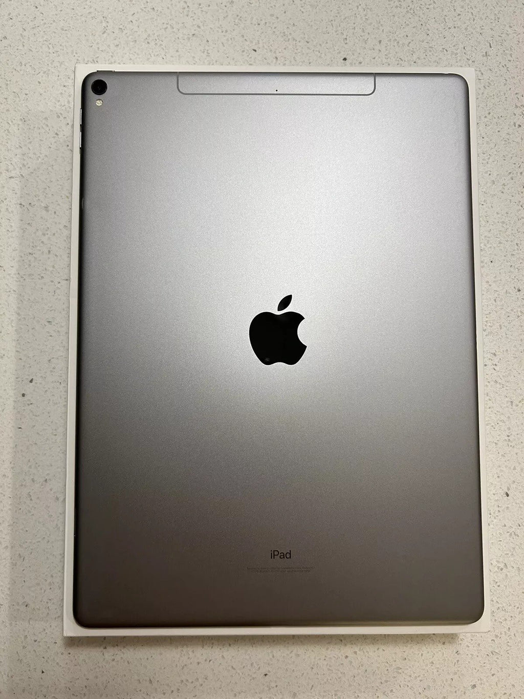 Apple iPad Pro 12.9�?Wifi + Cellular 256GB Space Gray Unlocked Apple Keyboard 3G51