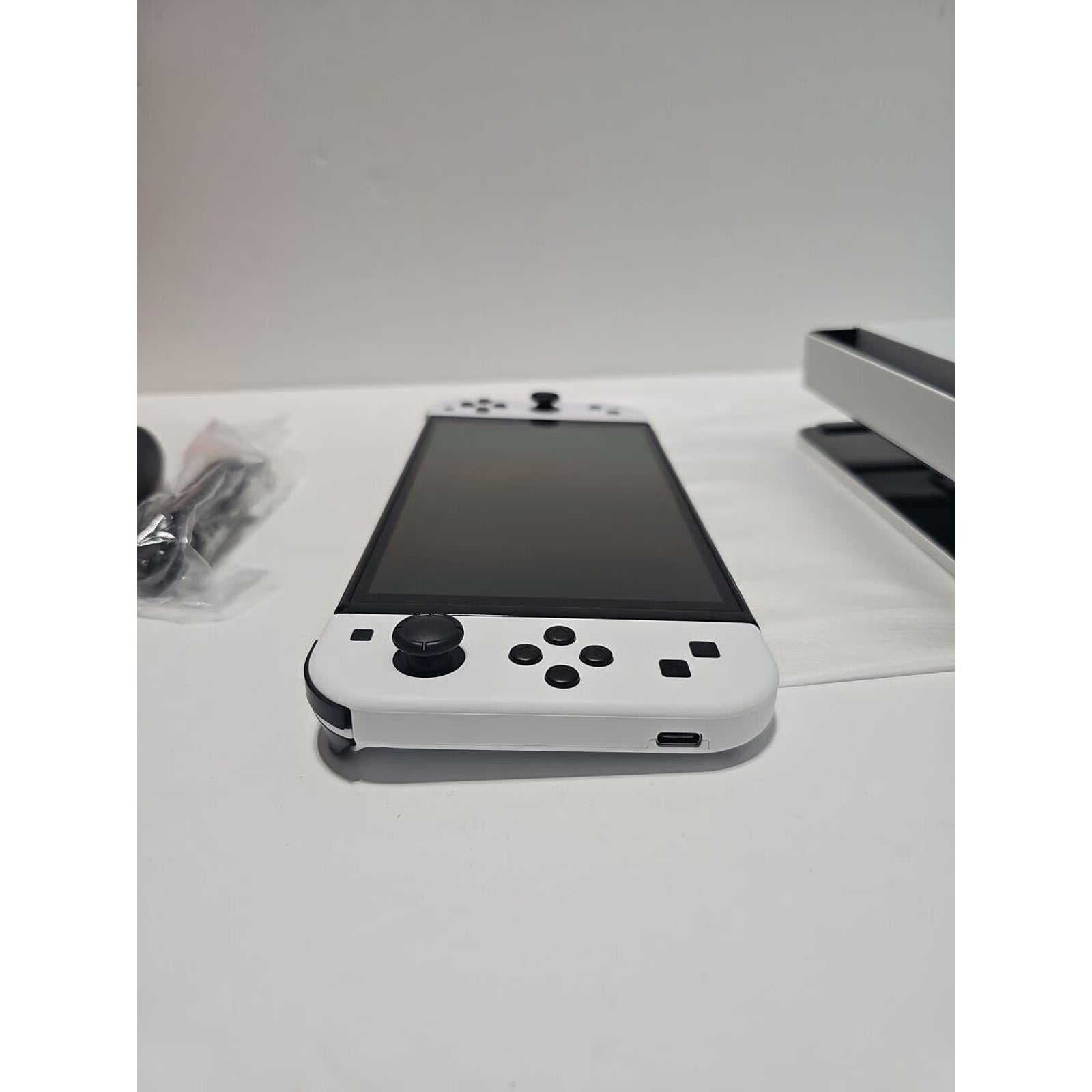 Nintendo Switch OLED Model HEG-001 Handheld Console - 64GB - White NEW CONDITION 8G19