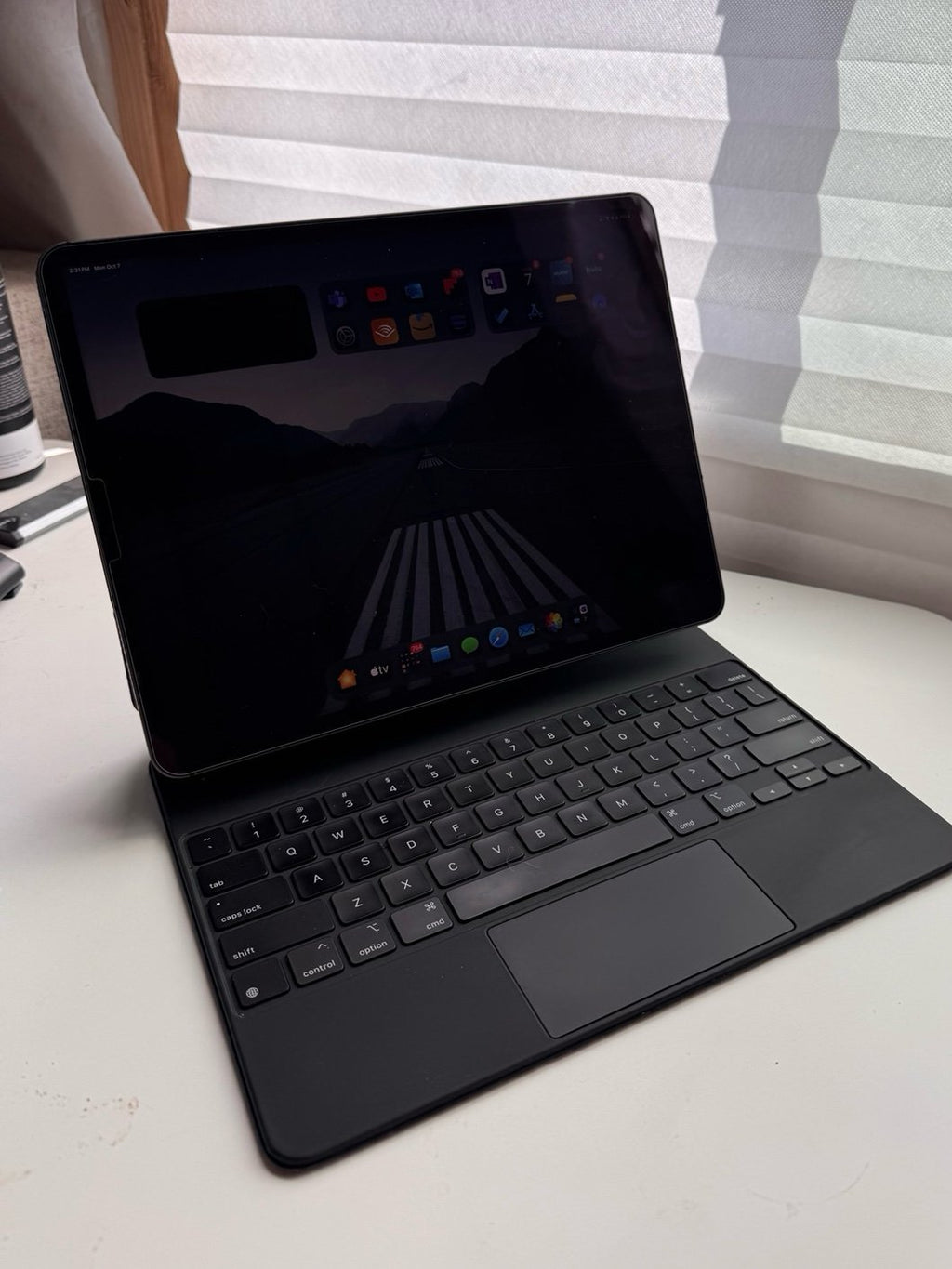 ipad pro 5th generation M1 12.9�?with apple’s Magic Keyboard 6W21