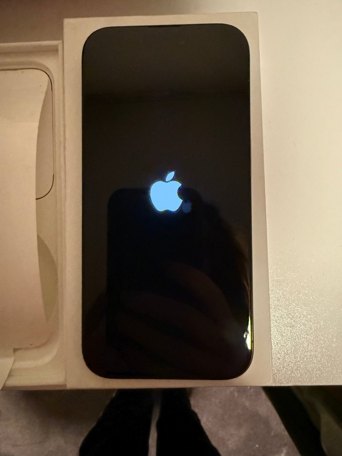 iPhone 15 pro 128 gb black with black apple case 8C12