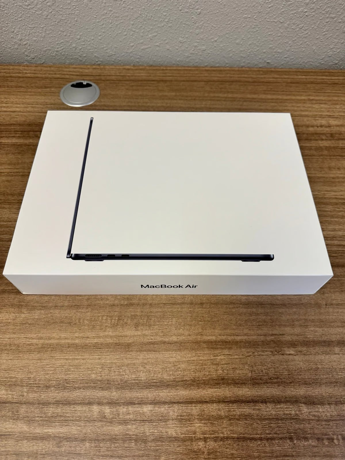 Apple - MacBook Air 13.6"" Laptop - M2 chip - 8GB Memory - 256GB SSD - Midnight 8Q23