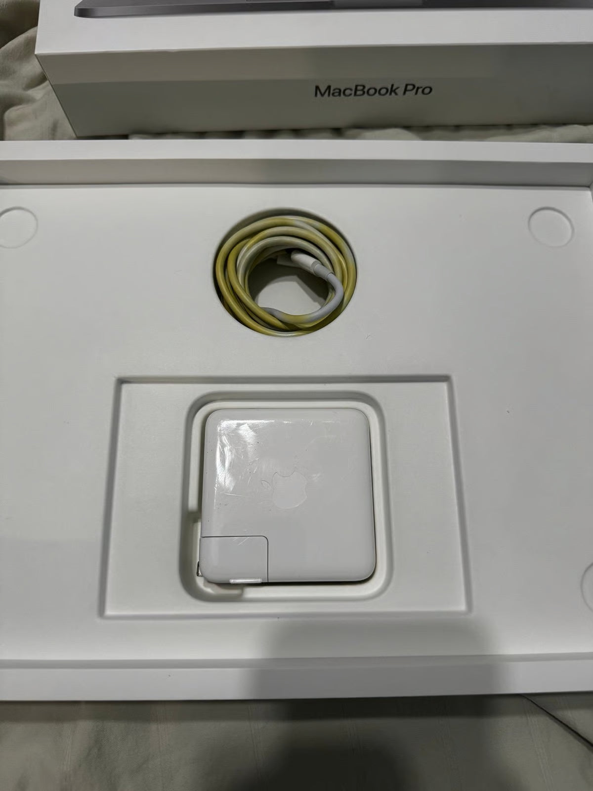 MacBook Pro M1 13 inch 16GB RAM/1TB SSD 8E71