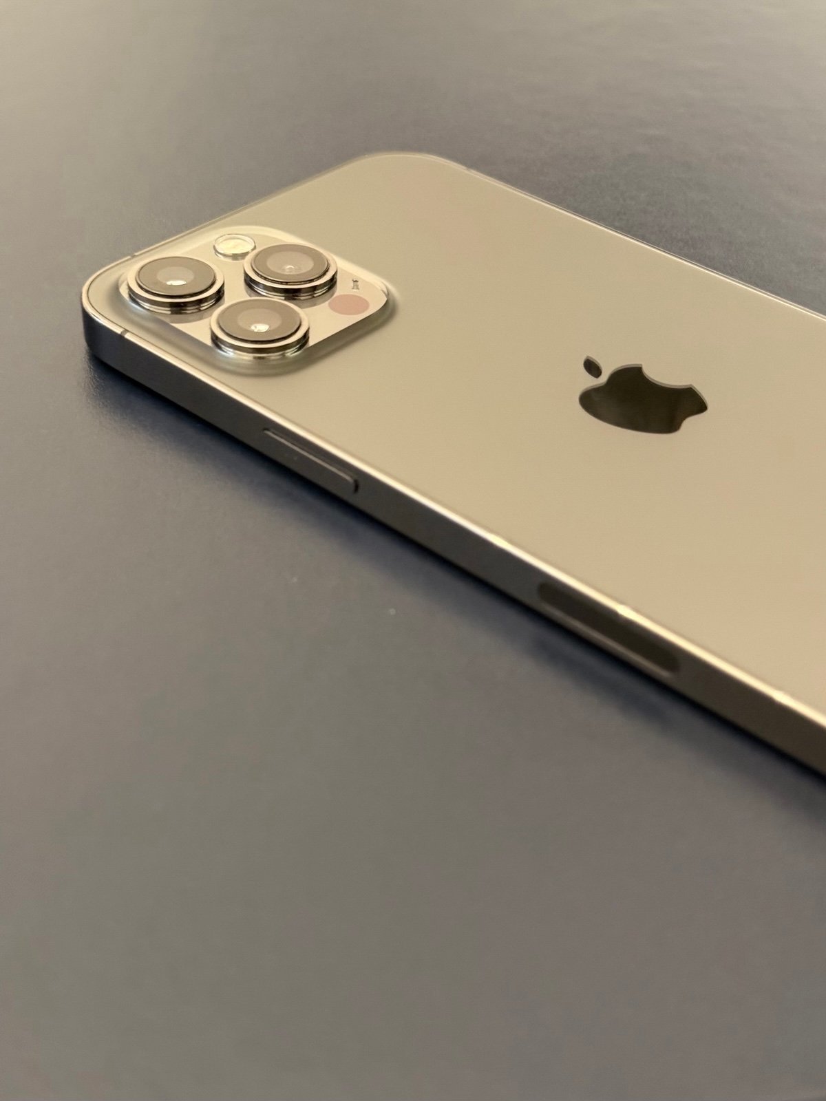 iPhone 12 Pro Max 128GB UNLOCKED 2M82