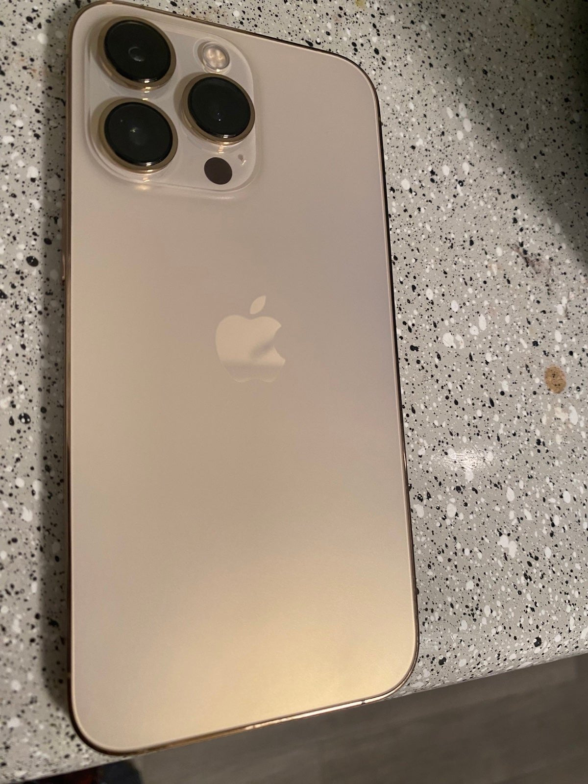 Apple iPhone 13 Pro 128 GB in Gold 2L68