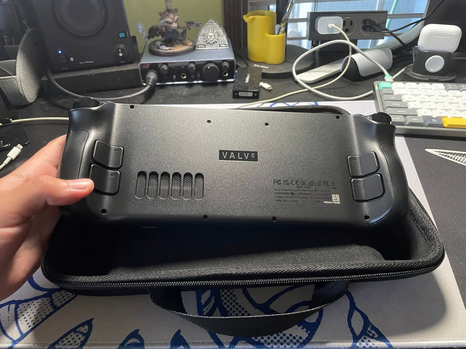 Steam Deck 256GB (LCD screen) - Valve Certified Refurbished 2P89