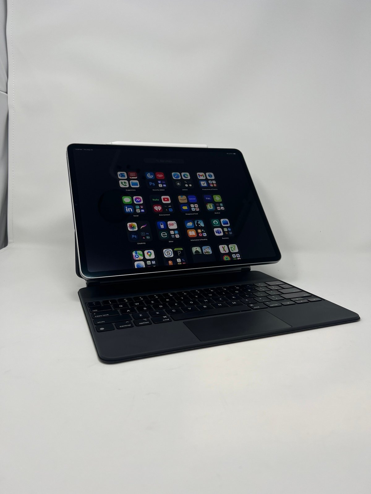 Apple iPad Pro 12.9�?inch 6th Generation 1 TB in Space Gray 5E52