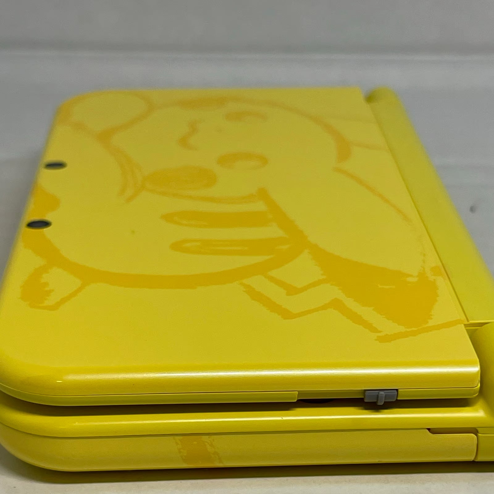 New Nintendo 3DS XL Pikachu in Yellow