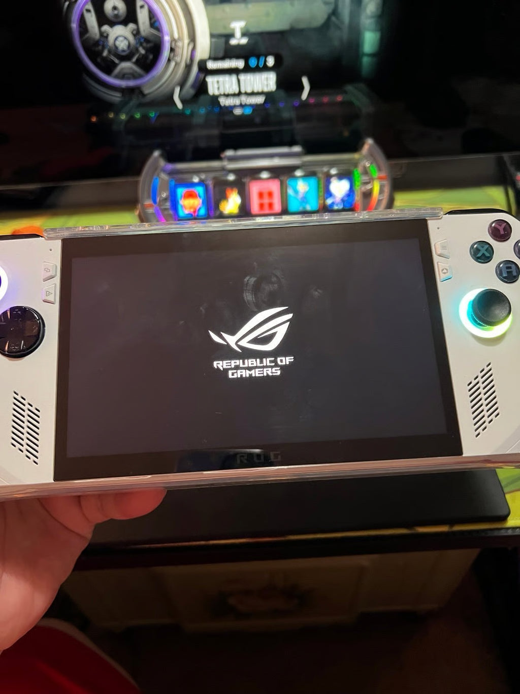 Asus ROG Ally Z1 Extreme w/ Case and travel case 7P15