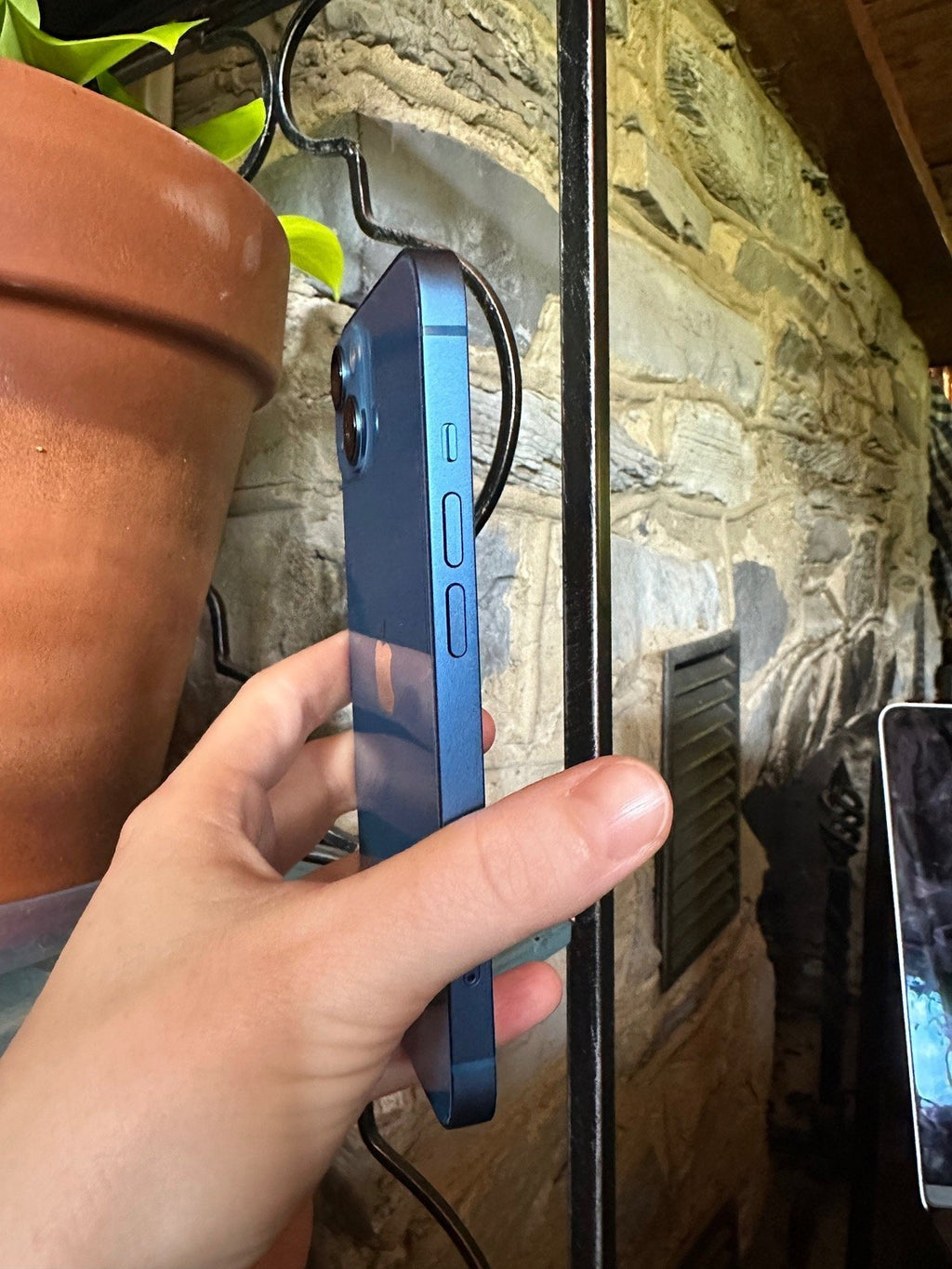 iPhone 13 128GB Refurbished & Unlocked 6V33