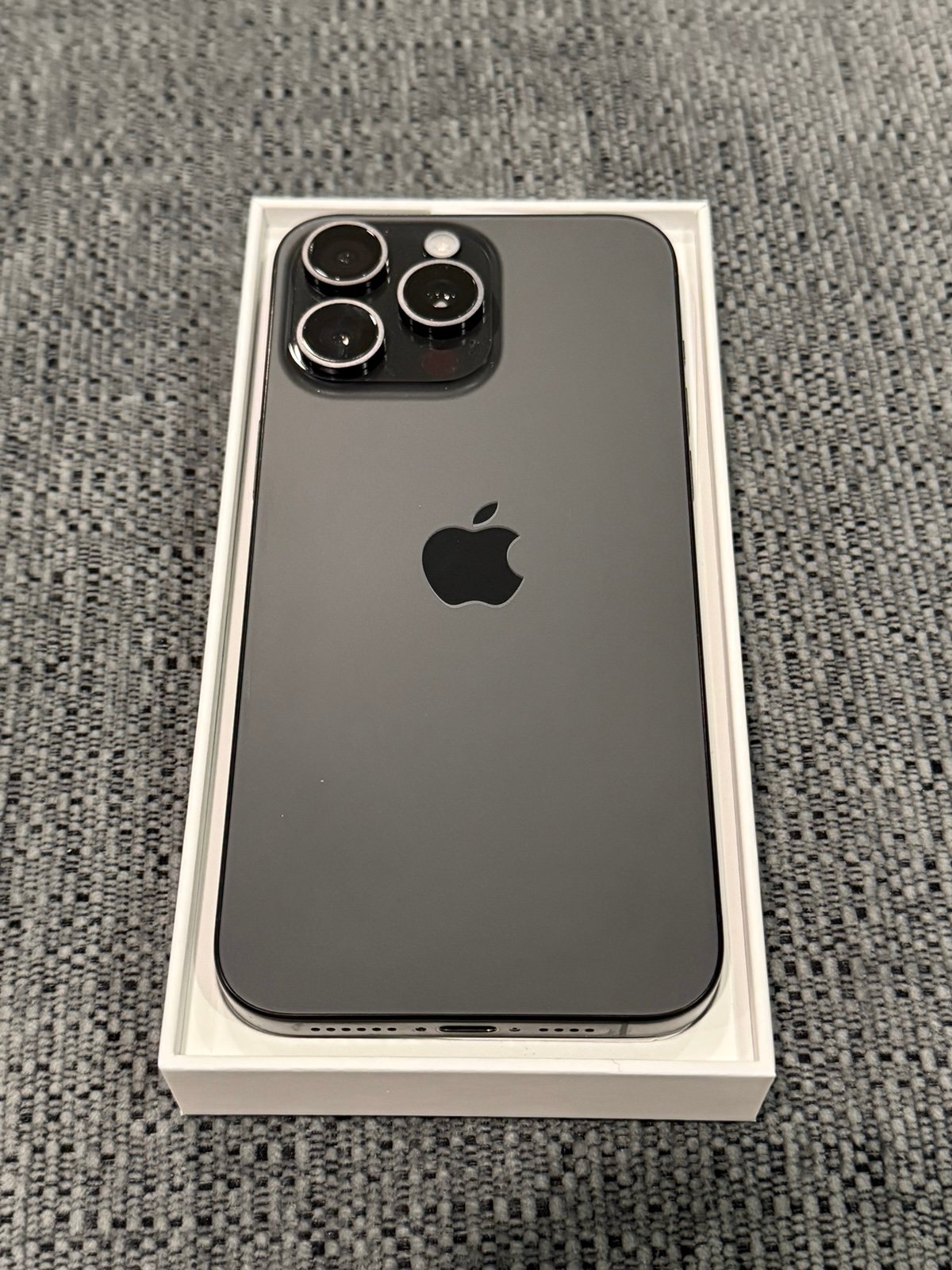 iPhone 15 Pro Max 512GB Black Titanium 7A52