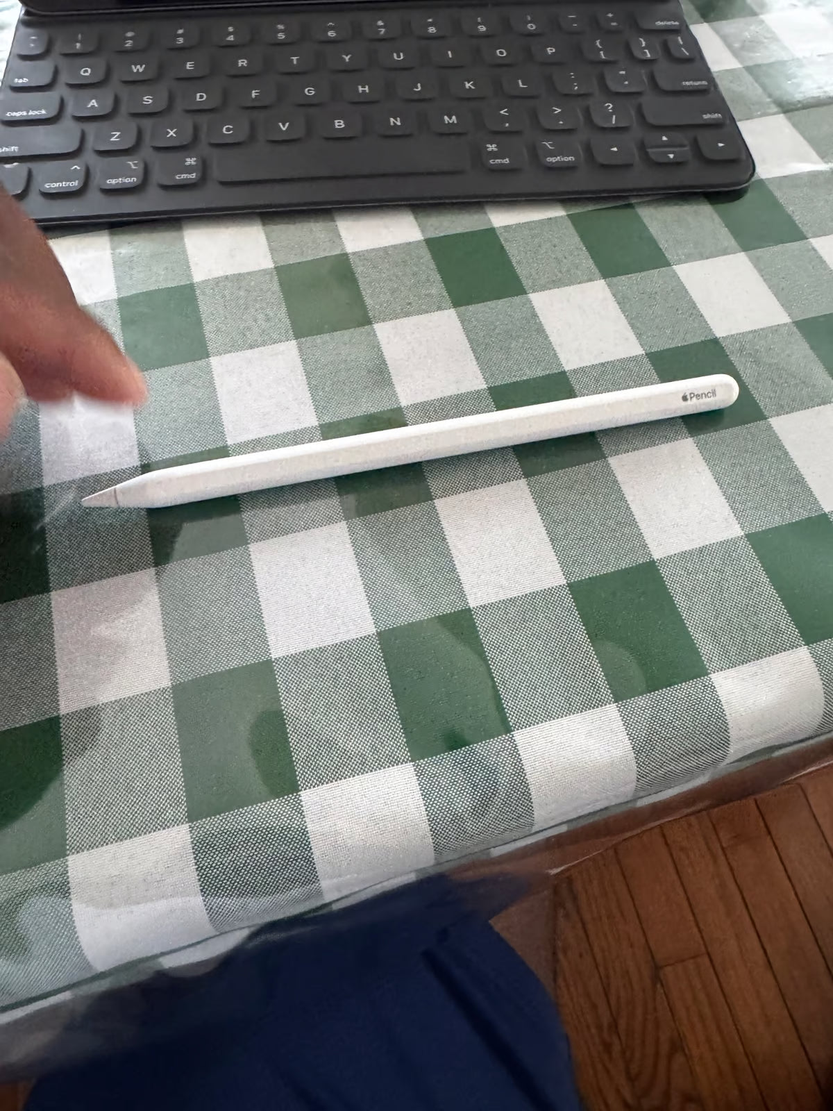 M1 MacBook Pro and 2nd Gen IPad Pro with Apple Folio keyboard & Apple Pencil 2 5D62