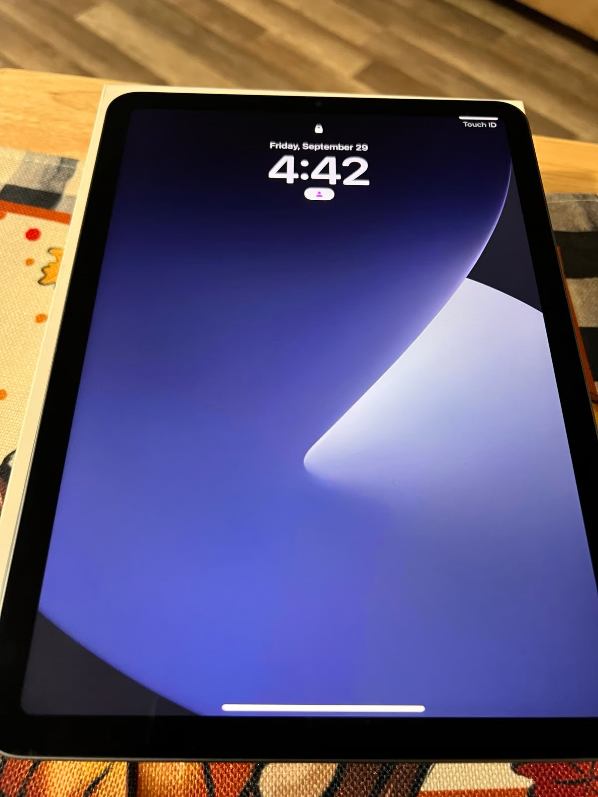 iPad Air 5th Generation 64gb (wi-fi) Space Gray W/ Original Box 1G35