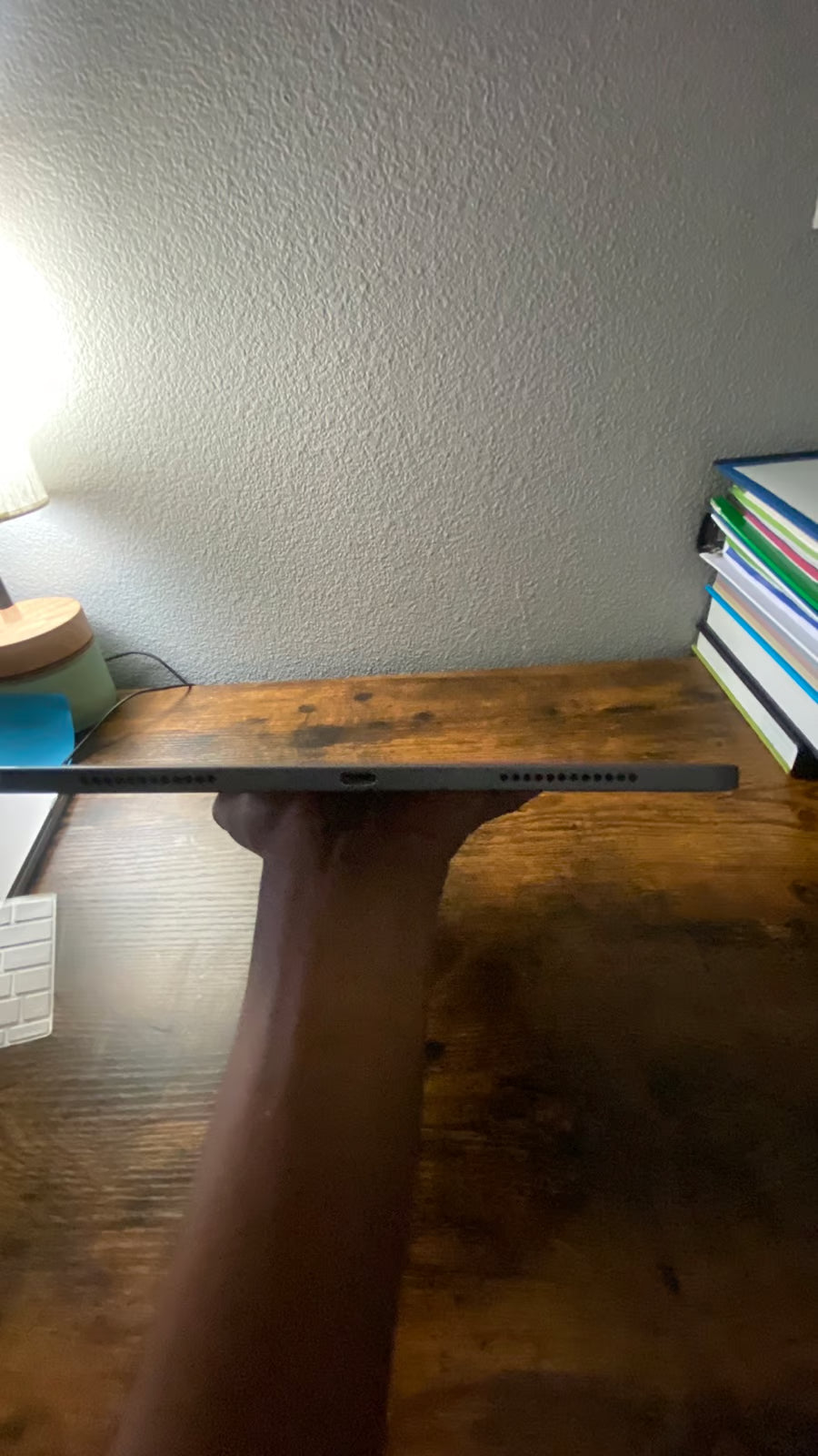 Apple iPad Air 5th Generation 64 GB in Space Gray 5U59