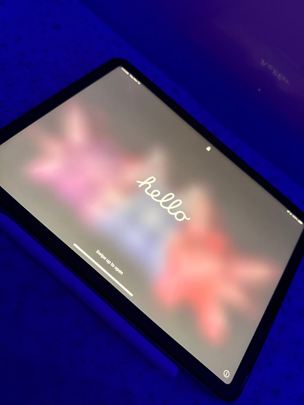 iPad Air (5th generation) + Apple pencil LOCAL PICKUP OR DELIVERY ONLY 8H92