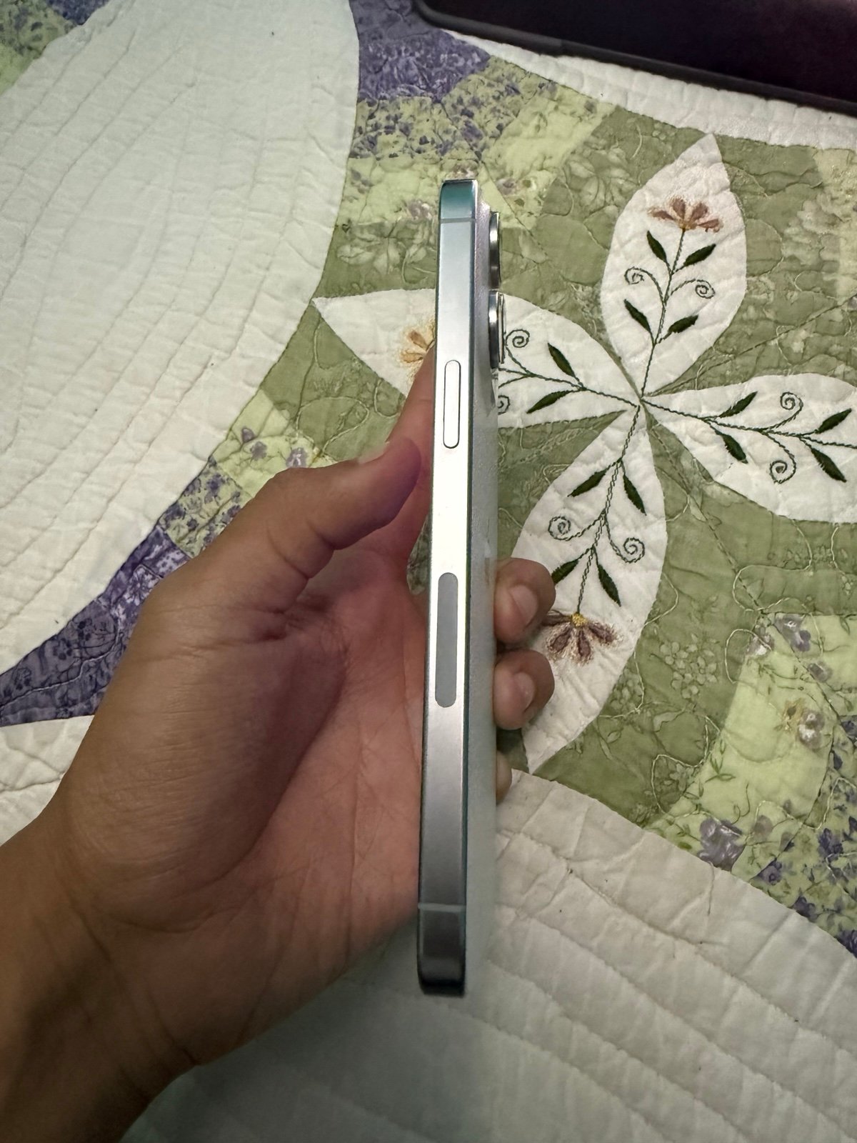 iPhone 15 pro max locked 1G83