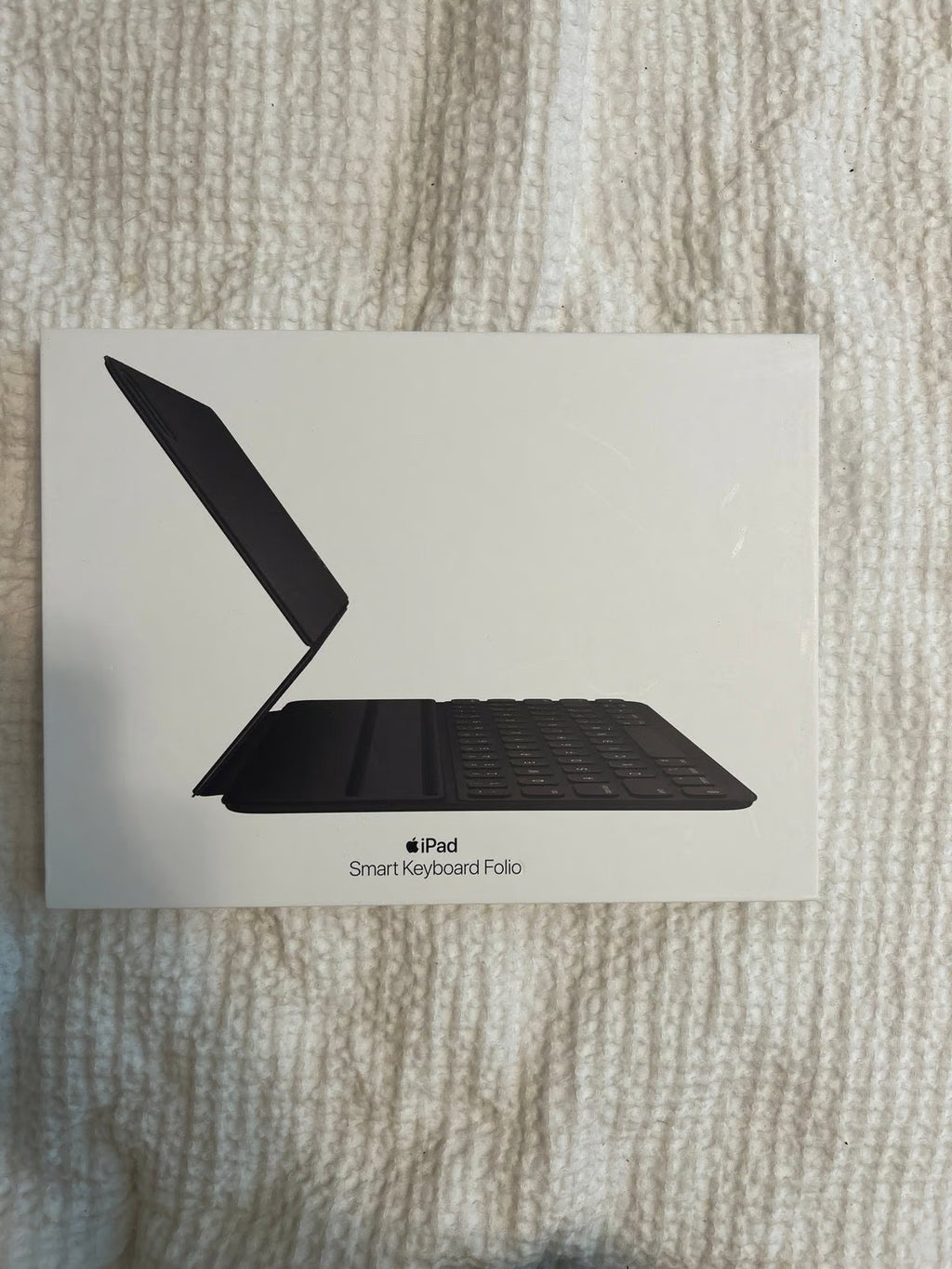 Apple iPad Air 5th Generation 64 GB and accessories 3D95