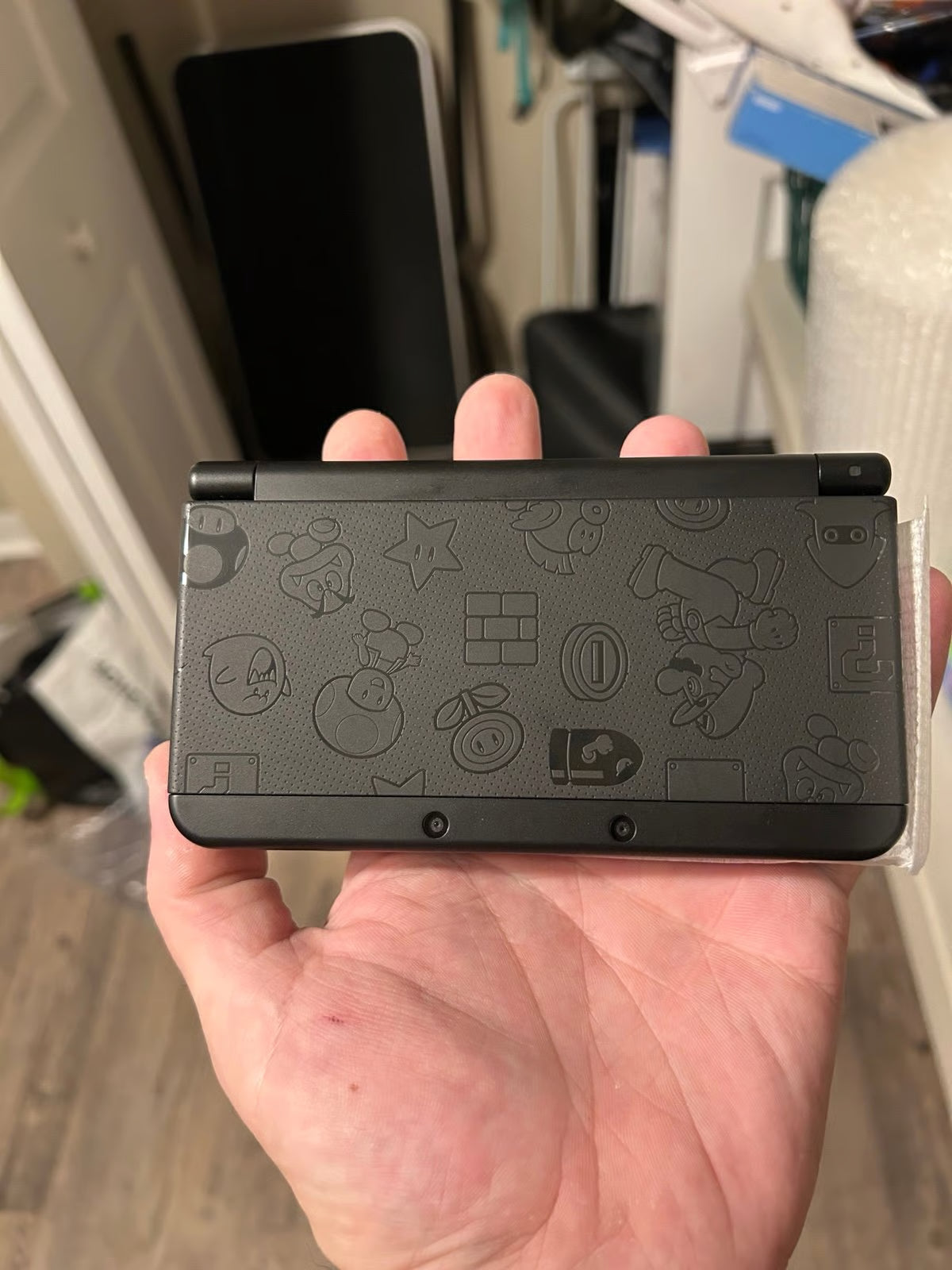 New Nintendo 3DS Super Mario in Black edition