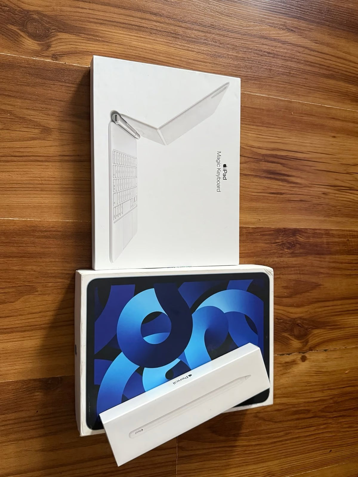 Apple iPad Air 5th Gen 256GB in Blue unlocked M1 /Magic keyboard /Apple Pencil 1C96