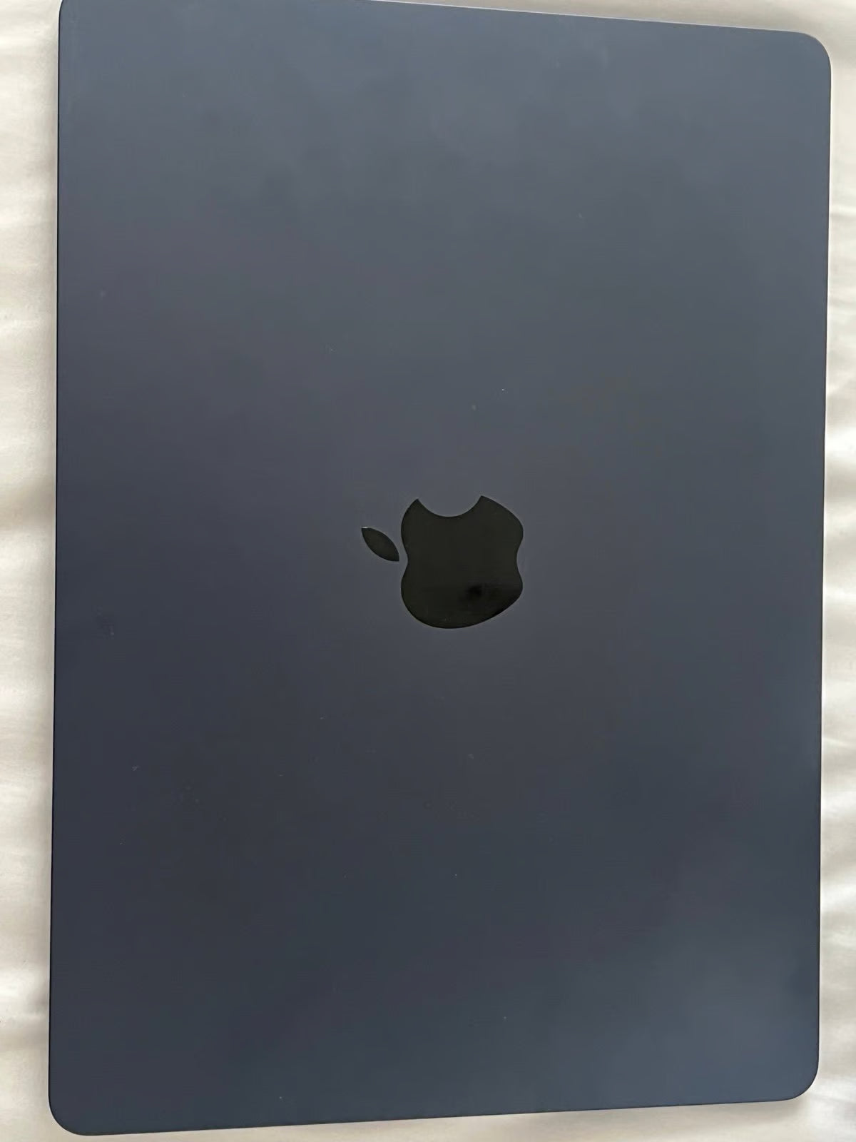 MacBook Air m2 2022 perfect condition brand new. 2P31