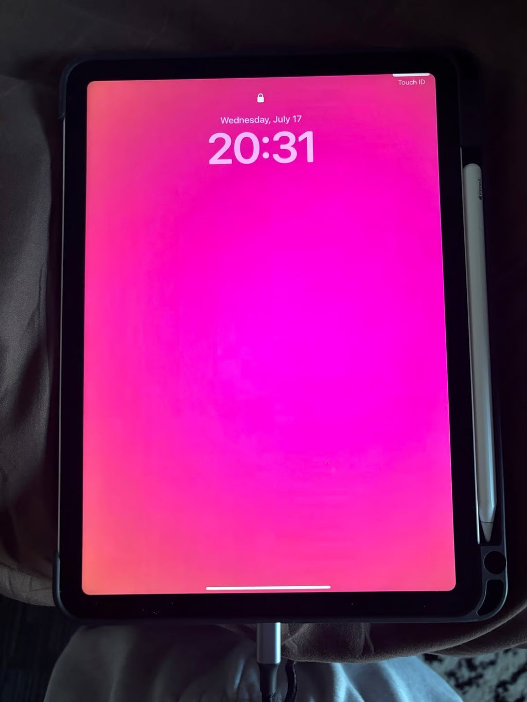 Apple iPad Air and Apple Pencil 6G23