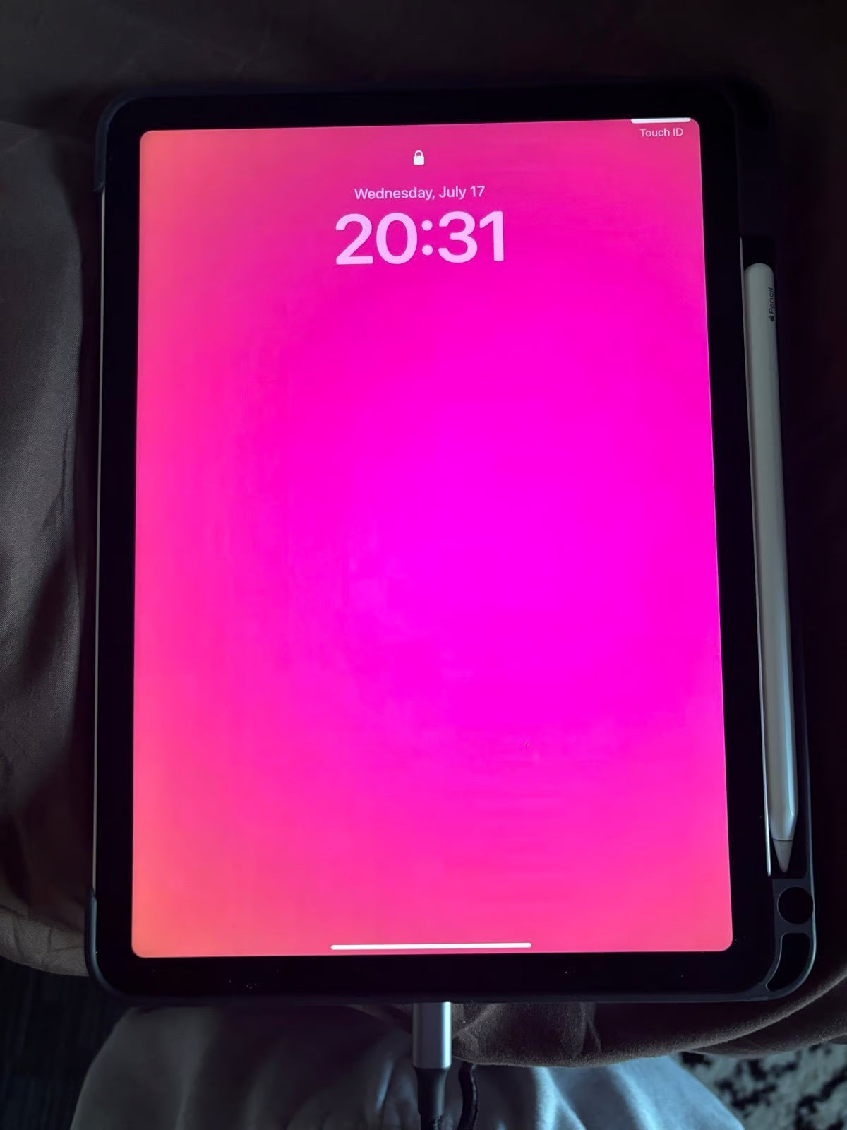 Apple iPad Air and Apple Pencil 6G23