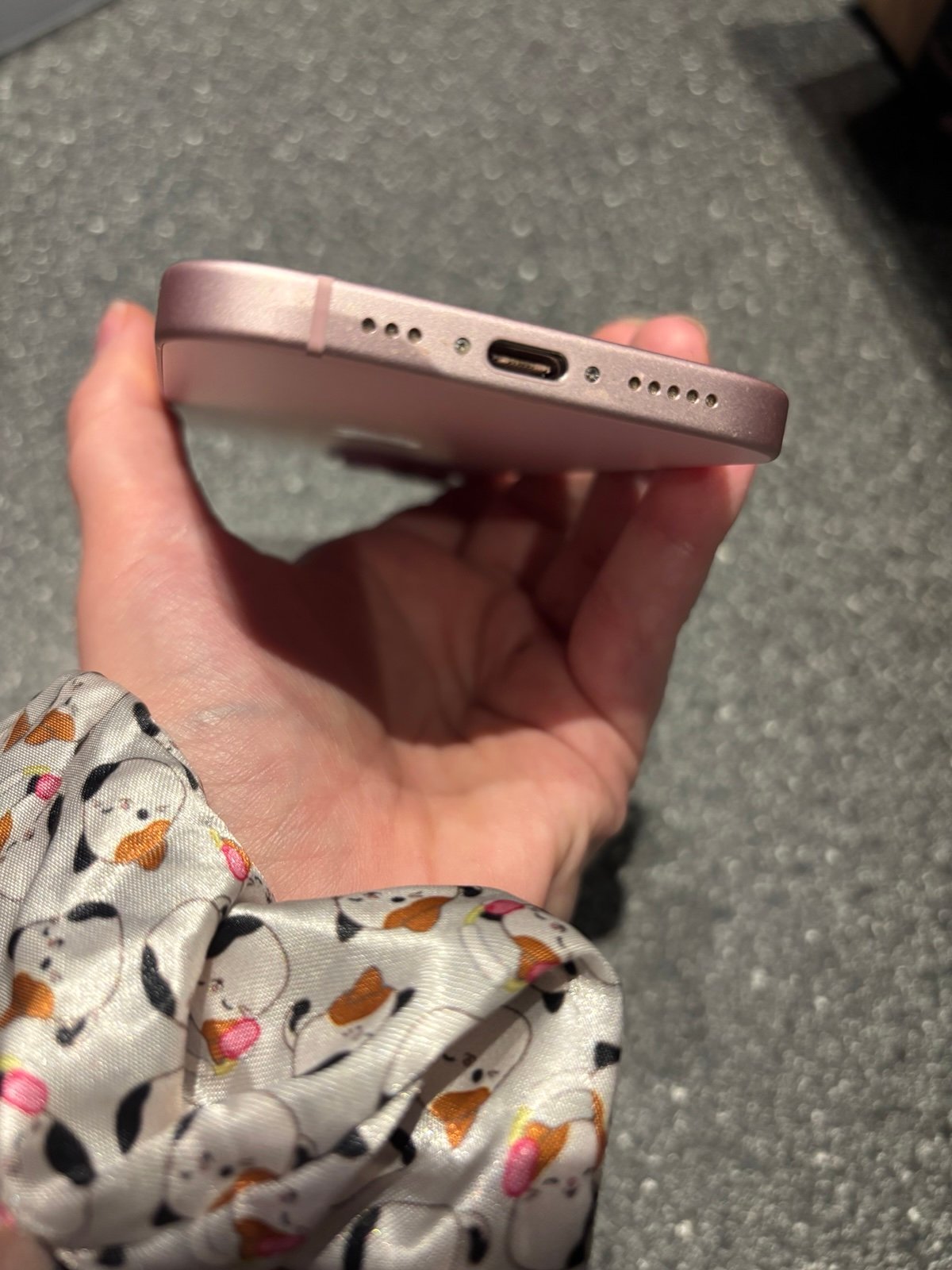 T-Mobile pink iPhone 15 5Y37