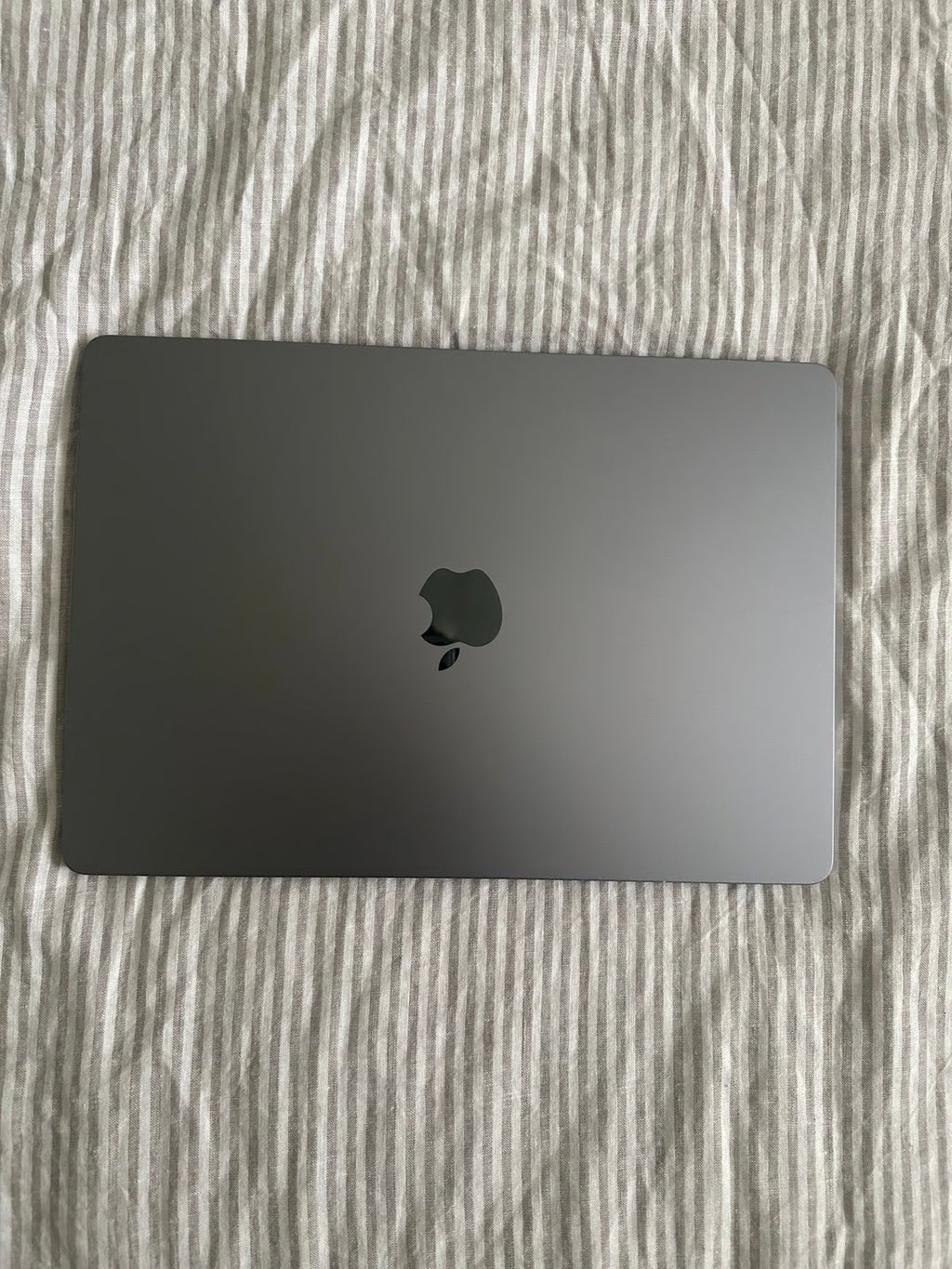 Apple Macbook Air 2023 15in.  M2  256GB SSD 8GB Memory 5G53