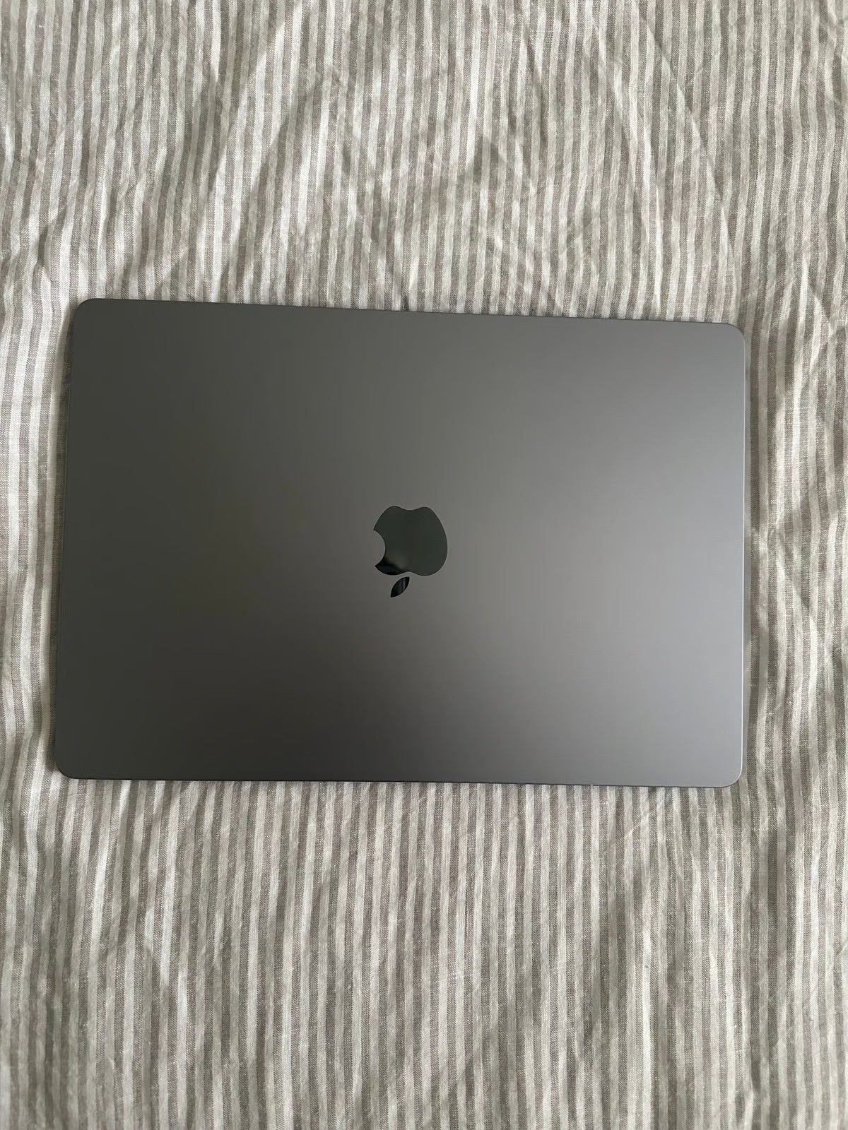 Apple Macbook Air 2023 15in.  M2  256GB SSD 8GB Memory 5G53