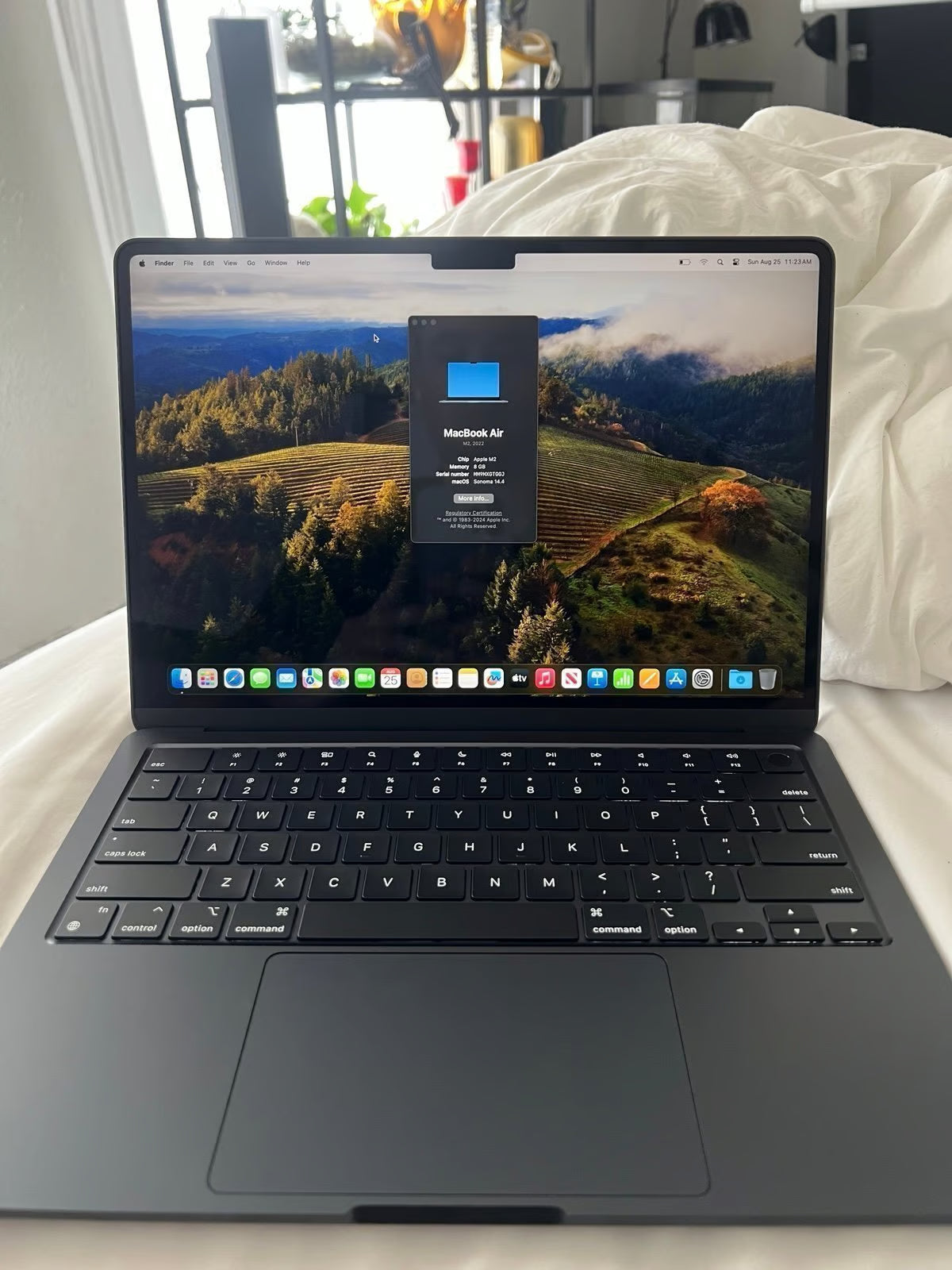 MacBook Air m2 2022 perfect condition brand new. 2P31