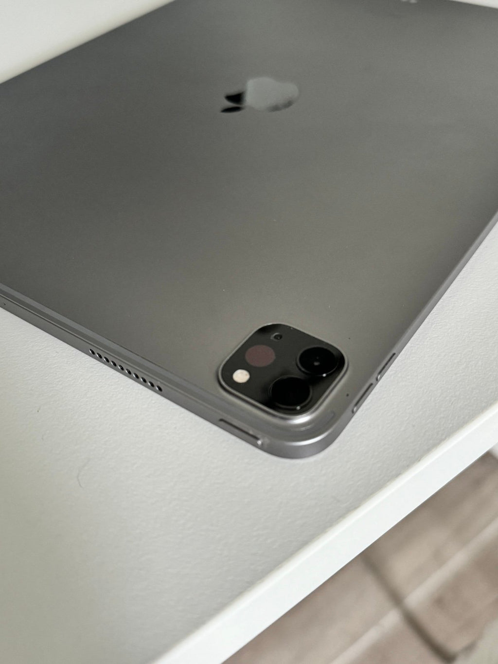 iPad Pro 12.9 6th Generation 256GB 3X99