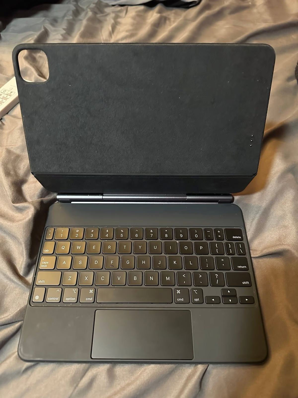 iPad Pro with apple magic keyboard 1O51