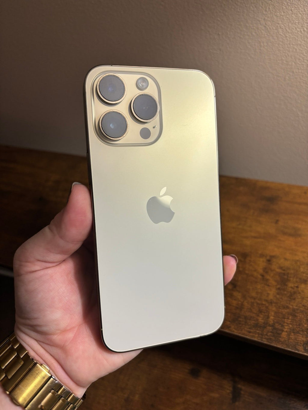 Apple iPhone 14 Pro Max 128 GB in Gold 1X11