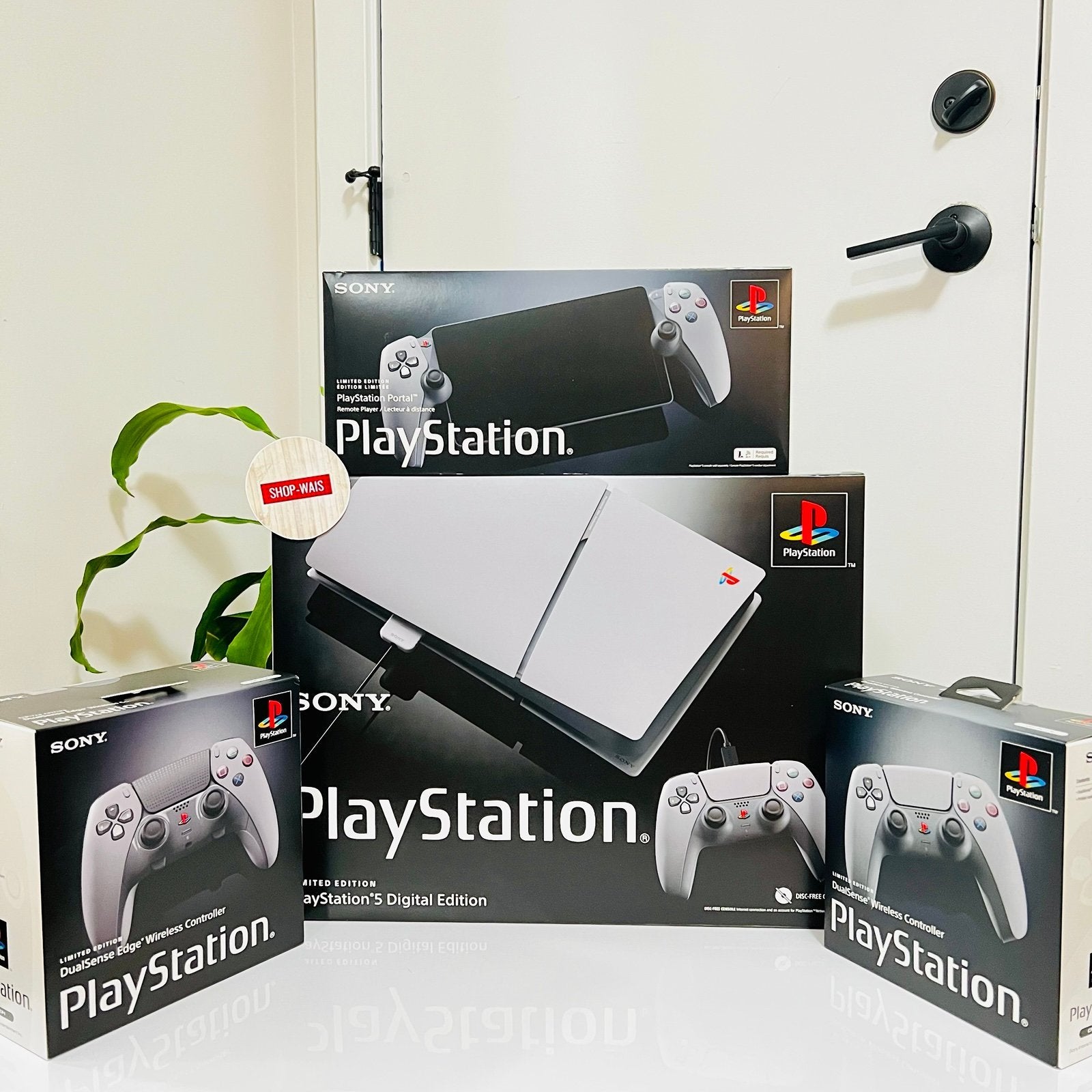 Sony PlayStation庐 5 - 30th Anniversary Limited Edition Holiday Bundle 6T97