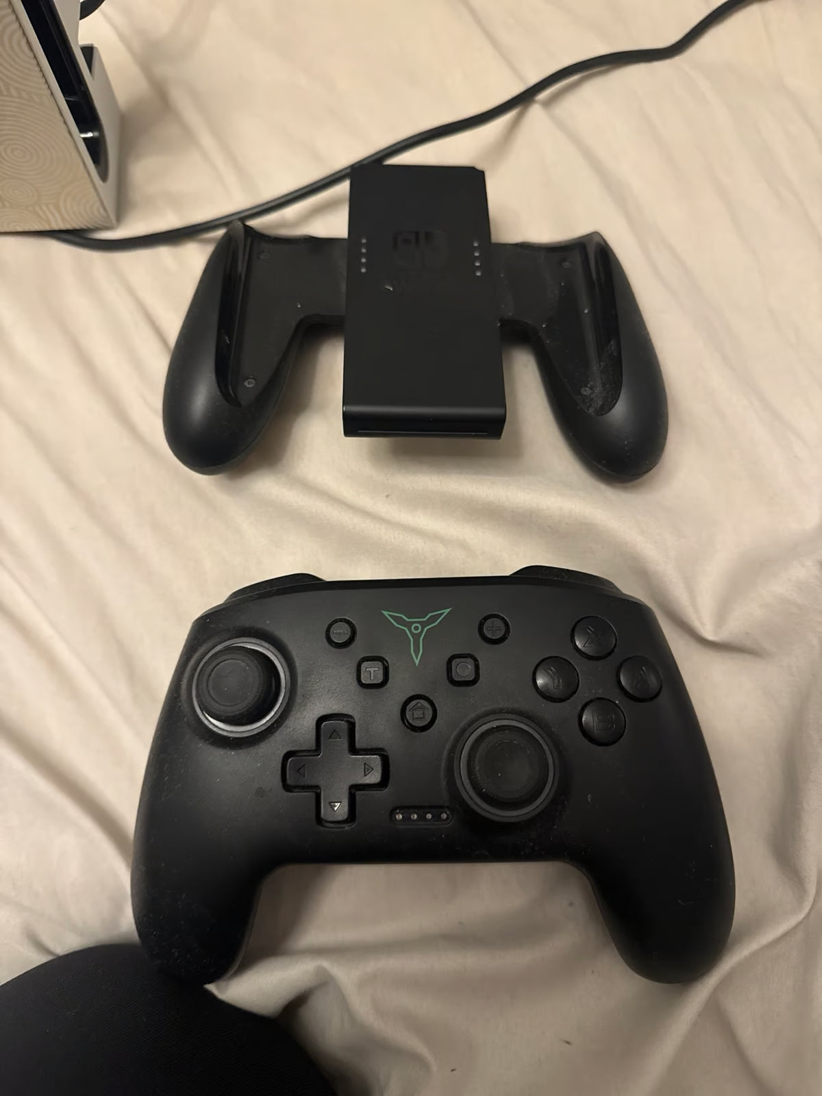 OLED Nintendo Switch Zelda Edition + Game 8X28