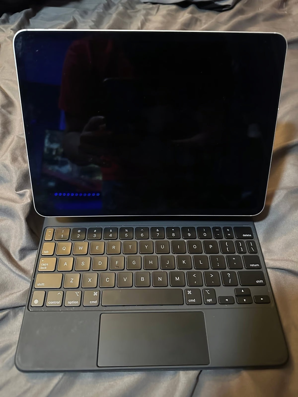iPad Pro with apple magic keyboard 1O51