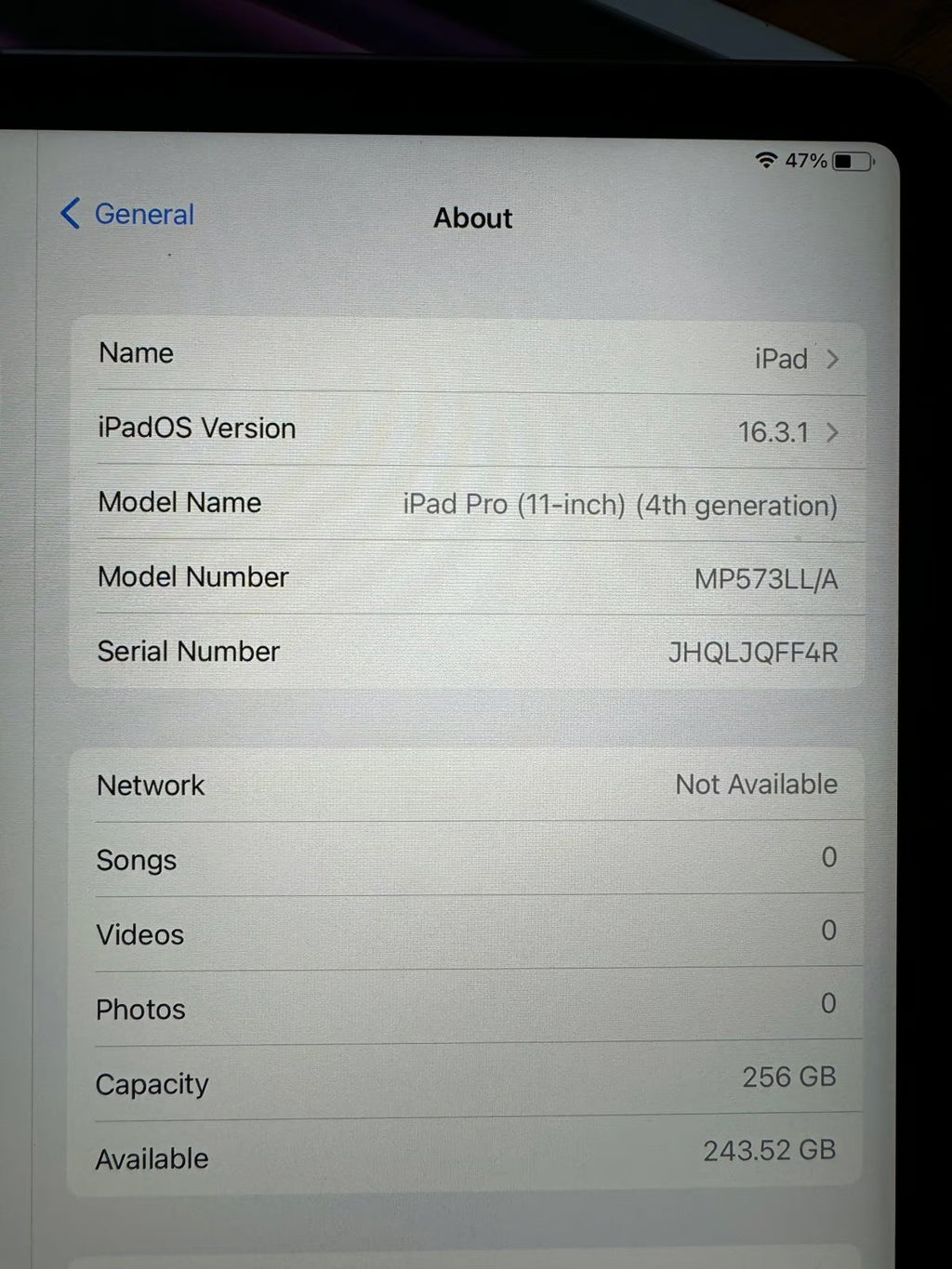 iPad Pro 4th Gen 11in 256gb with Apple Pencil 7E63