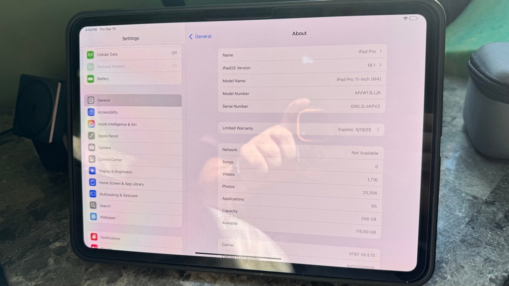 Apple iPad Pro M4 256 GB - WiFi and Cellular AT&T + Pencil + Magic Keyboard 5U25