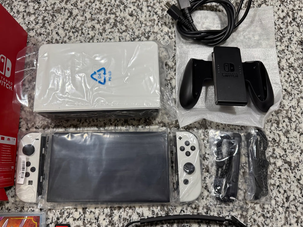 Nintendo Switch OLED + Games + Case 7P83