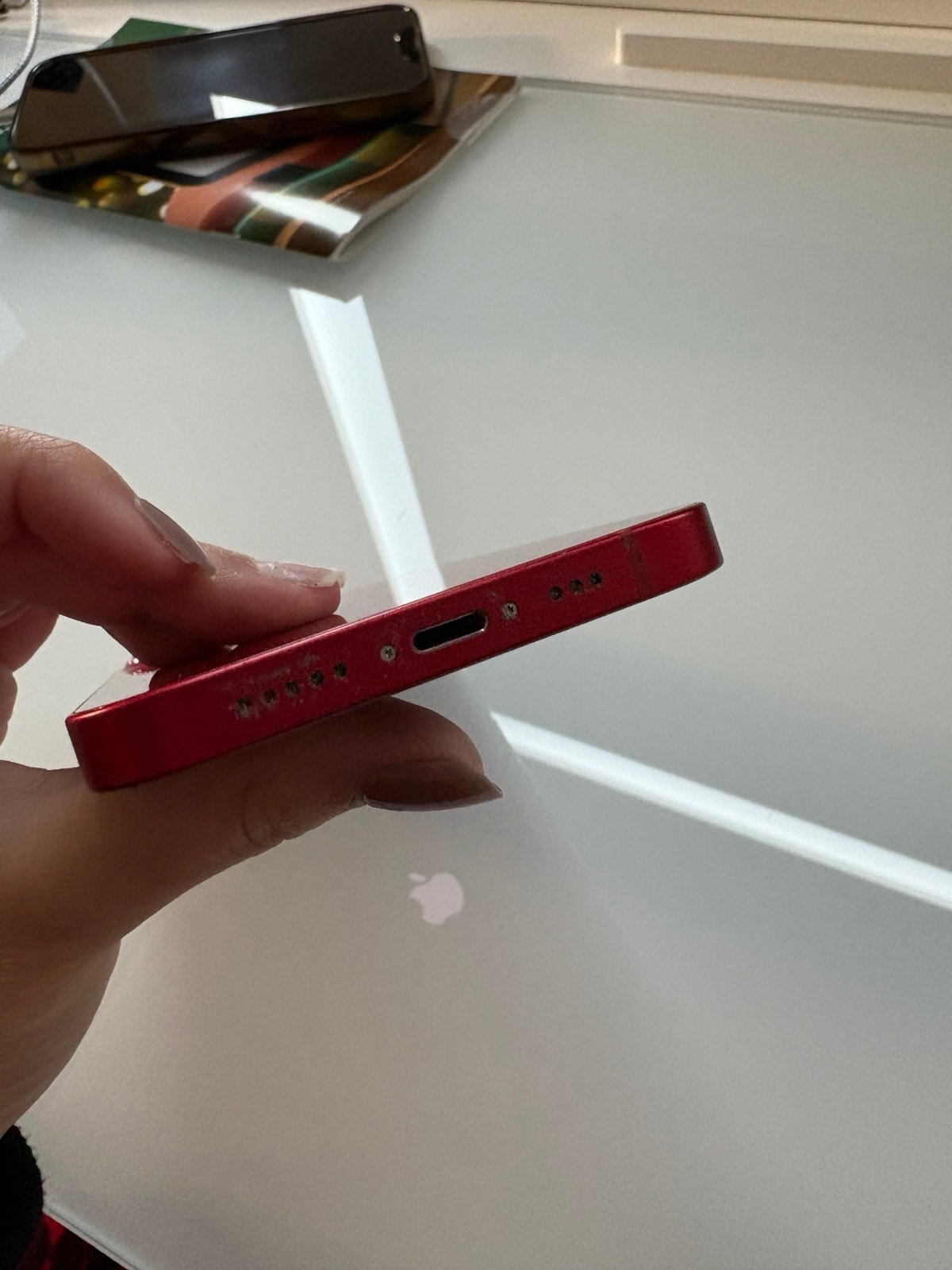 Red iPhone 13 1N89