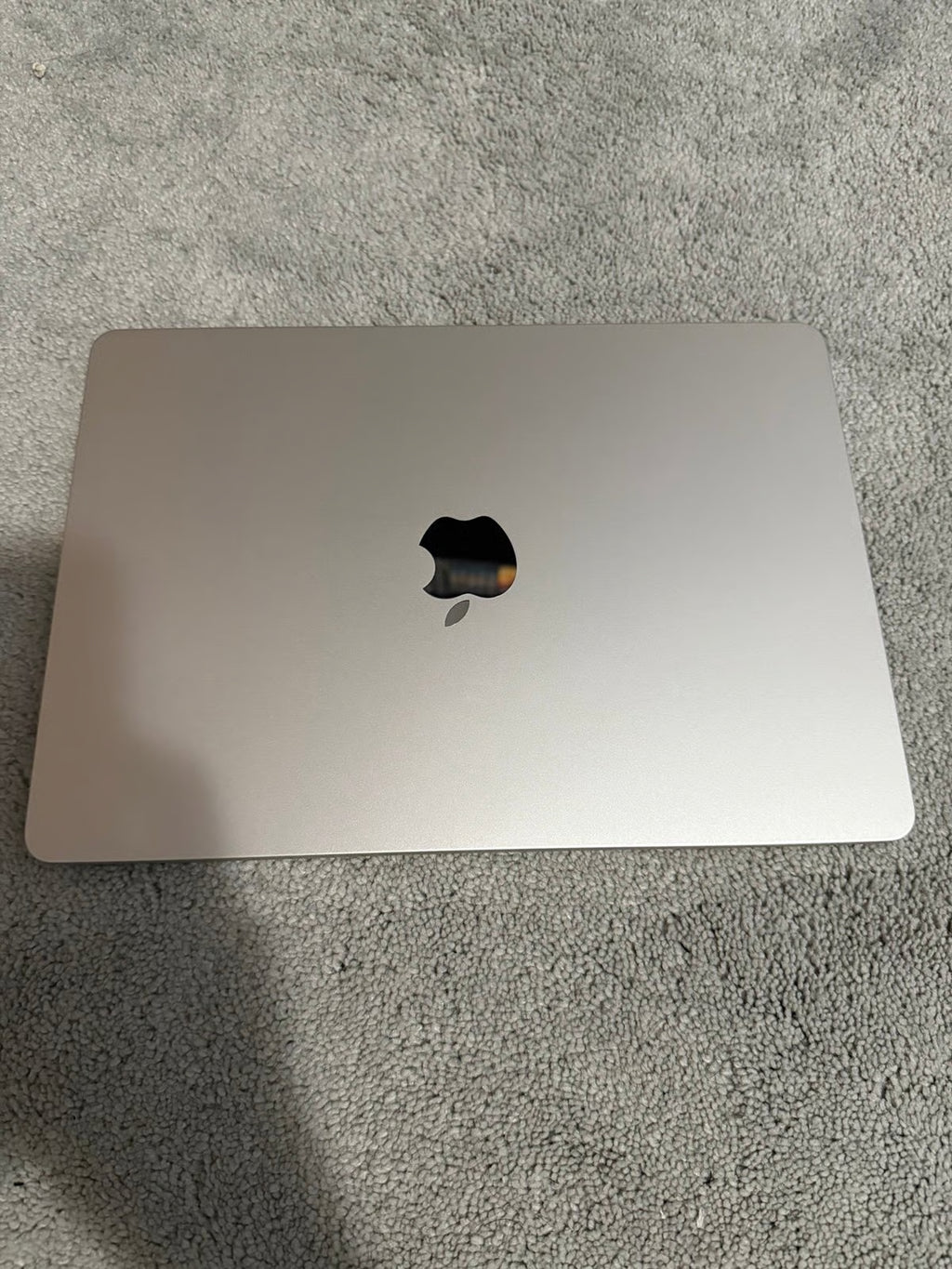 2024 Apple MacBook Air 13-inch M3 Chip 16GB RAM 256GB SSD Starlight 3S75