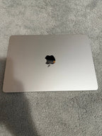 2024 Apple MacBook Air 13-inch M3 Chip 16GB RAM 256GB SSD Starlight 3S75