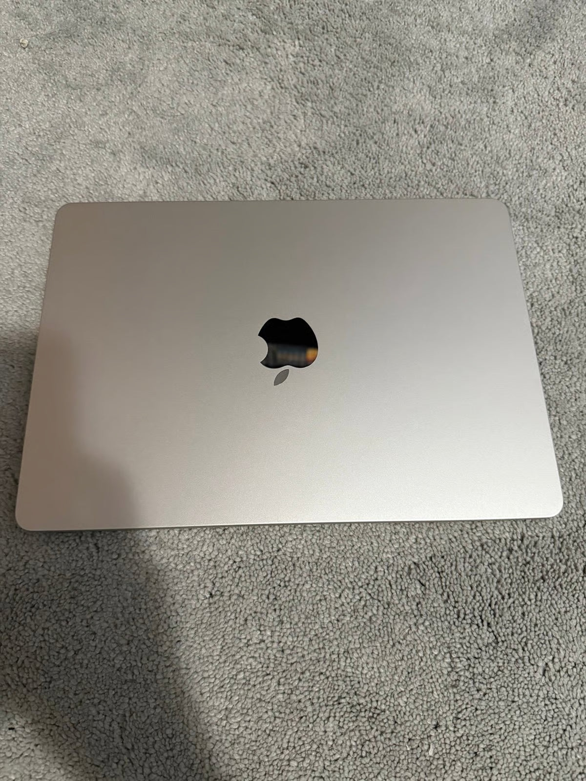 2024 Apple MacBook Air 13-inch M3 Chip 16GB RAM 256GB SSD Starlight 3S75