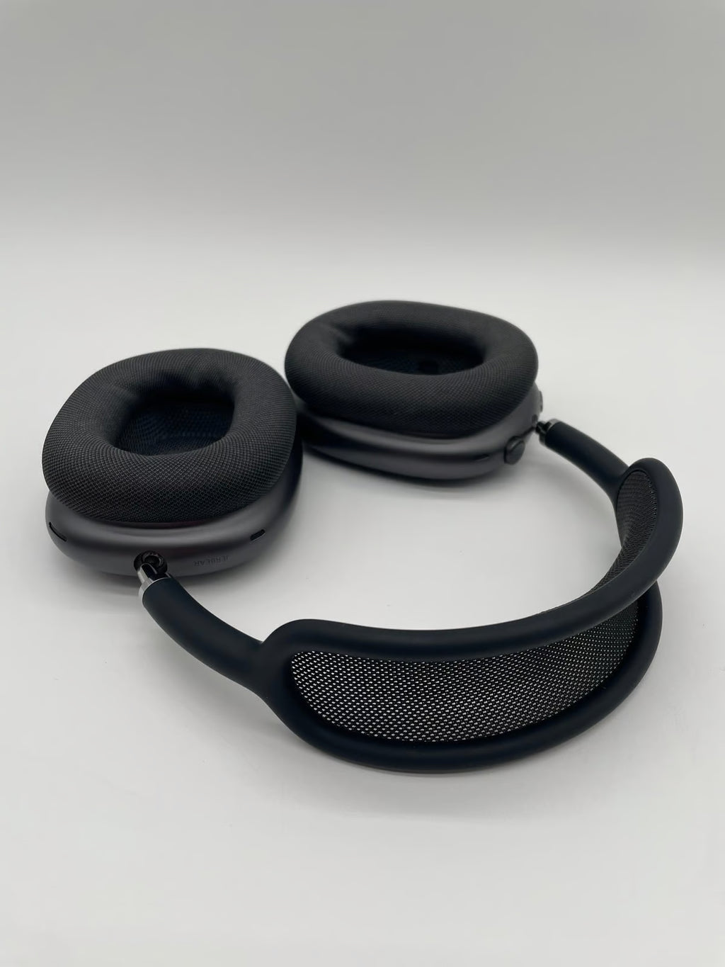 Apple AirPod Pro Max Space Black Excellent Condition 6M39