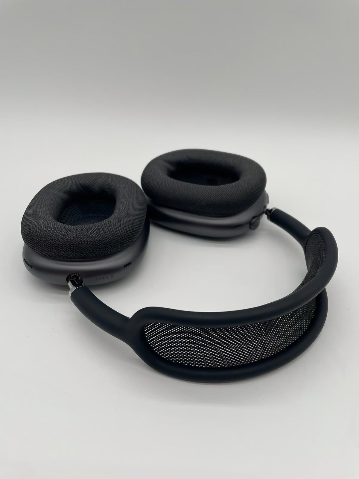 Apple AirPod Pro Max Space Black Excellent Condition 6M39