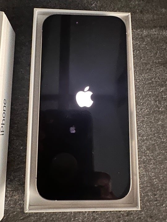 iPhone 15 pro unlocked 3G77