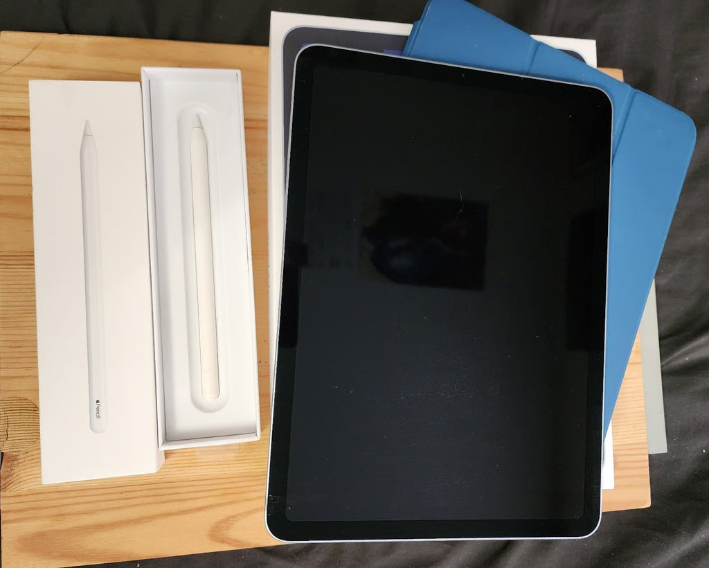 Apple iPad Air 4th Generation 64GB + Apple Pencil and Case 2O81